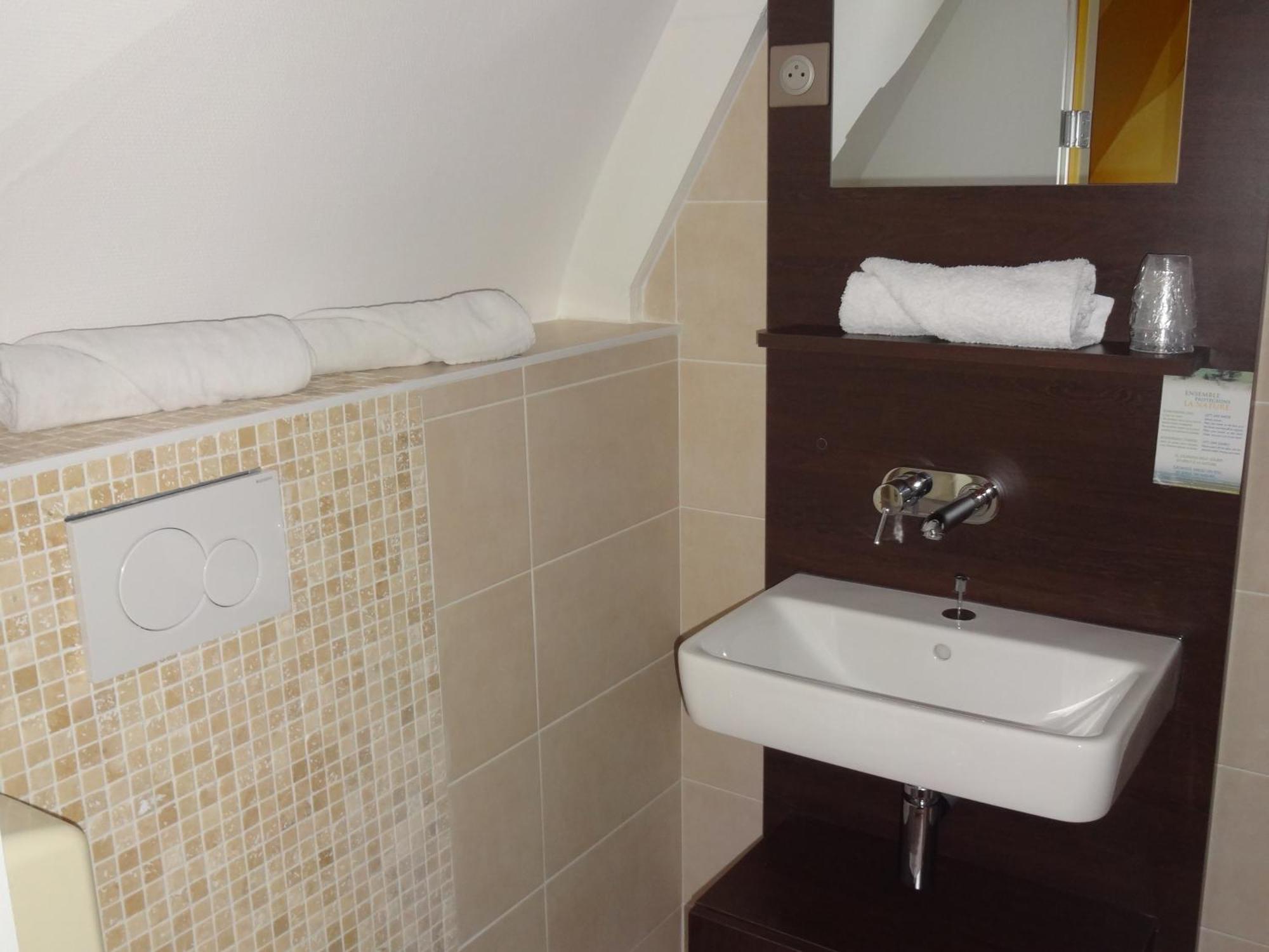 Hotel La Champagne Ardenne Кабур Номер фото